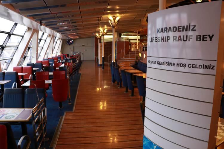 <div>- "BİZ BU GEMİYİ İNSANİ YARDIM AMACIYLA SATIN ALDIK"</div>
<div> </div>
<div>Bugün ise 2 bin kişi kapasitesine sahip Lifeship Rauf Bey Gemisi'nin İskenderun'a gönderilmek üzere hazırlandığına vurgu yapan Yılmaz, şöyle konuştu:</div>