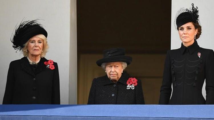 <p><span style="color:#800000"><strong>Elizabeth'in ardından ailenin en kıdemli iki kadın üyesi Camilla ve Kate Middleton oldu</strong></span></p>
<p><strong></strong></p>