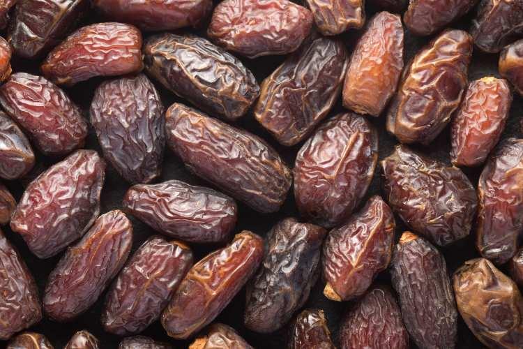 <p><span style="color:#000000"><strong>Kudüs hurmasının faydaları kudüs hurması özellikle b9 vitamini yani folik asit ve proteinleri bünyesinde barındıran bir kuru meyve çeşididir.</strong></span></p>