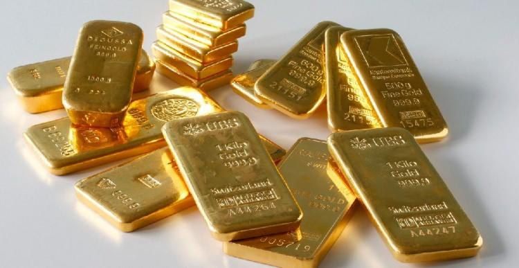 <p><strong>ALTIN GRAM FİYATI 1200 TL'Yİ AŞTI</strong></p>
<p>Ons altın fiyatları yaklaşık 11 ay sonra 1945 dolar bandını aşarken, buradan esen rüzgarın etkisiyle de gram altın 1200 TL'yi aşarak tüm zamanların zirvesini gördü.</p>