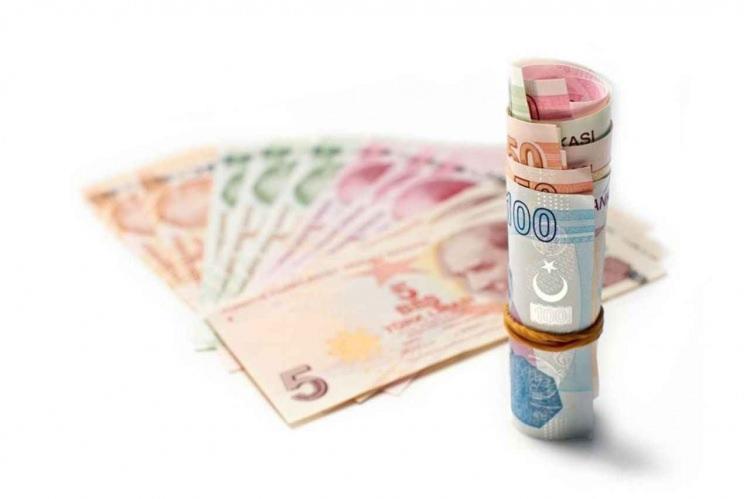 <p>SSK emeklisi 2000 öncesi için 6 bin 93 lira 18 kuruştan 6 bin 690 liraya yükseliş gerçekleşiyor.</p>