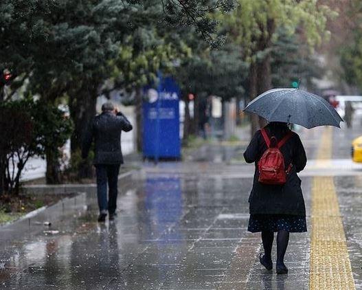 <p><strong>METEOROLOJİ'DEN KRİTİK UYARI</strong></p>

<p> </p>

<p>Meteoroloji'den yapılan açıklamaya göre, yarın günün ilk saatlerden itibaren Muğla'da, öğle saatlerinden itibaren güney kesimleri başta olmak üzere Isparta ve Burdur'un doğusunda yerel olarak kuvvetli ve çok kuvvetli (metrekareye 21-75 kilogram), Antalya merkez ve doğusunda yerel olarak çok kuvvetli ve şiddetli (metrekareye 51-100 kilogram) sağanak ve gök gürültülü sağanak öngörülüyor.</p>
