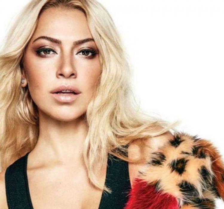 <p><span style="color:#B22222"><strong>"ANNEM UYUYAMIYORUM"</strong></span></p>

<p><strong>14.3 milyon takipçisi bulunan Hadise sosyal medya hesabından depremle ilgili yürek yakan paylaşımda bulundu.</strong></p>
