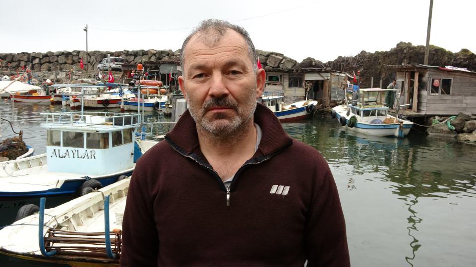 <p><strong>“Bütün yükü kadınlar çekiyor, hakları ödenmez”</strong></p>

<p>Kovanlı Okçu Su Ürünleri Kooperatif Başkanı Murat Yar, Kadın balıkçı sayısının 30’a yaklaştığını söyledi. Yar, kadın balıkçıların her türlü konuda eşlerine yardımcı olduklarına dikkat çekerek, “Denize açılan kadınlar var, bir fiil gemici gibi çalışalar var. </p>
