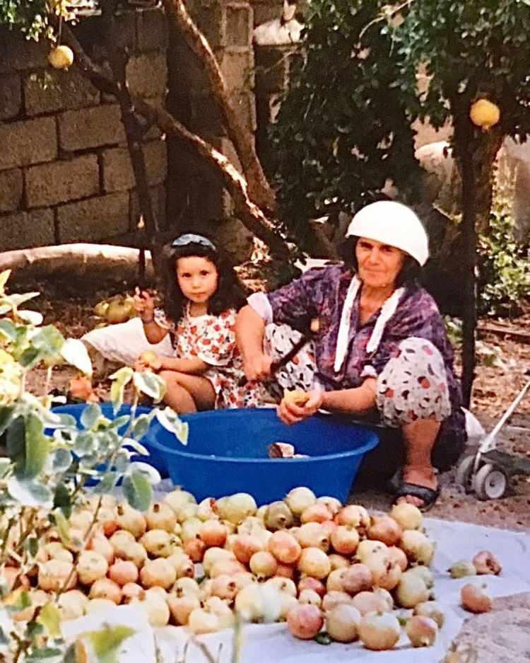 <p><span style="color:#000000"><strong>Nenesini bulmanın sevincini yaşayamadan kaybıyla yüzleşen Karsu, sosyal medya hesabından paylaşımda bulunarak "Nur içinde yat nenem" ifadelerini kullandı.</strong></span></p>