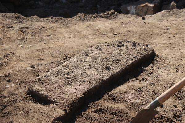 <p>Durumu fark eden işçiler yetkililere haber verdi. Edirne Müze Müdürlüğü'nden görevliler bölgeye gelerek incelemede bulundu.</p>
