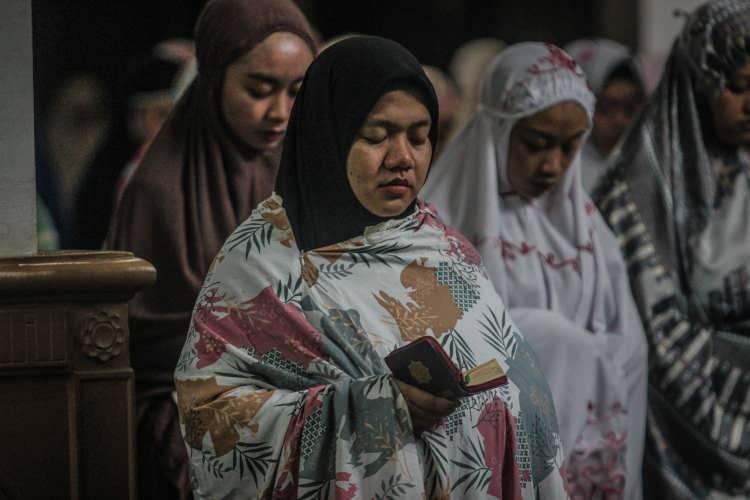 Endonezya'da ilk teravih namazı kılındı