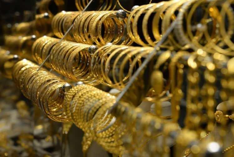 <p>ALTININ YÜKSELİŞİNİ SÜRDÜRECEK GELİŞME: O KARAR GELİRSE...</p>

<p> </p>

<p>ABD Merkez Bankası ya 25 baz puan faiz artıracak ya da pas geçecek. Piyasalarda 25 puanlık artış fiyatlandı, pas geçmesi şaşırtır. Çarşamba akşamı Fed'in faiz kararı, doların, altının ve paritelerin seyri açısından çok önemli. Bu hafta çok kritik bir hafta. Önce Fed ardından TCMB'nin faiz kararını takip etmek gerekiyor. Benim kişisel tahminim, Fed 25 puanlık artış yapabilir. Pas geçerse altın ve gümüş fiyatları veya pariteler kaldığı yerden yükselişlerine devam eder. Dolar endeksi de gerileyebilir.</p>

