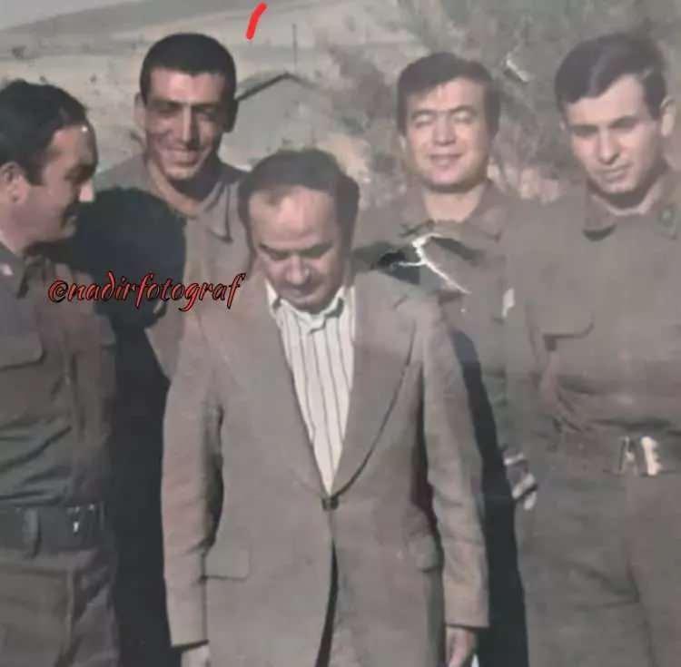 <p>Türk arabesk ve halk müziği sanatçısı Müslüm Gürses'in bilinmeyen askerlik fotoğrafı. Ankara 1973</p>
<p> </p>