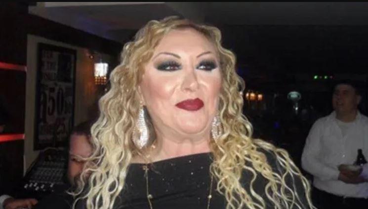 <p><strong>Çıkardığı şarkılarla bir döneme damga vuran şarkıcı Güllü'nün son hali gündem oldu. 70 kilo veren 49 yaşındaki isim bir 20 kilo daha vererek son haliyle herkesi şaşırttı. İşte Güllü'nün inanılmaz değişimi...</strong></p>
