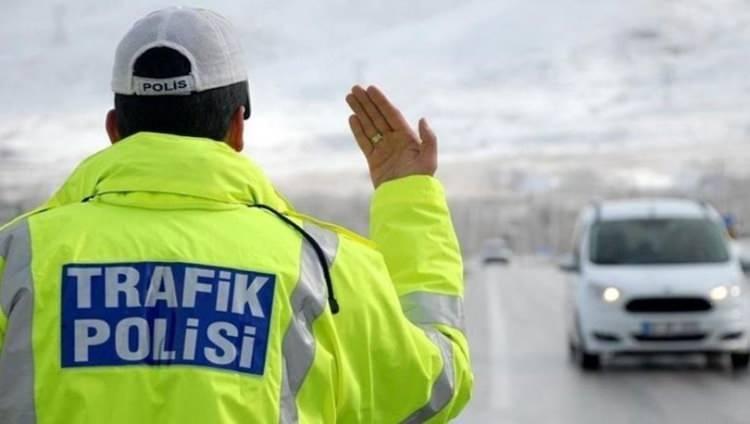 <p>Bu kapsamda trafik cezaları, MTV borçları, öğrenim ve katkı kredisi borçlarını yapılandırmak için 31 Mayıs’a kadar başvuru yapılabilecek. Köprü ve otoyol kaçak geçişleri yapılandırma kapsamında olacak. İlk taksit ile peşin ödemeler haziran ayı içerisinde yapılacak.</p>
