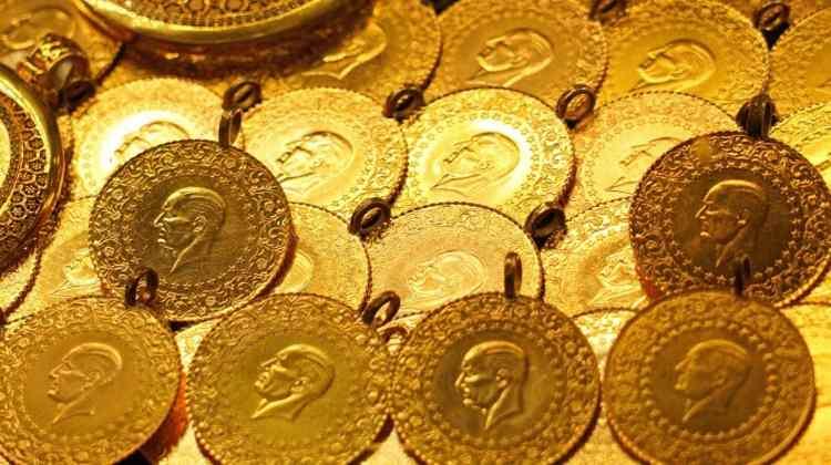 <p>Öncesinde Fed'in faiz kararı var. Fed'in kararı, finansal krizle alakalı sürece denk geldi, TCMB'nin kararı da depreme denk geldi. Şu anda riskler arttığı için Merkez Bankası'nın pas geçme olasılığı güçlü. Yıl içinde faiz düşürmek için bir alanı var, düşürmeli mi? Yapabilir ama riskler var. </p>

