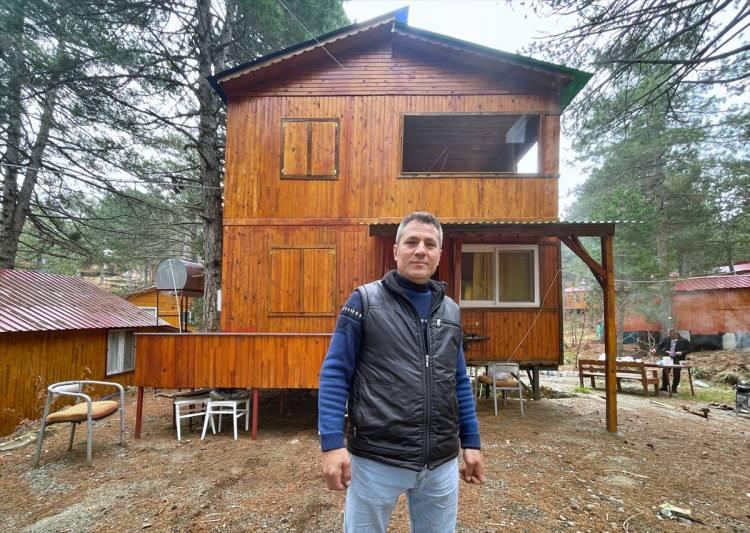 <p>Hasan Biçici ise afette eşinin 4 akrabasını kaybettiğini ve evlerinde hafif hasar oluştuğunu söyledi.</p>

<p> </p>
