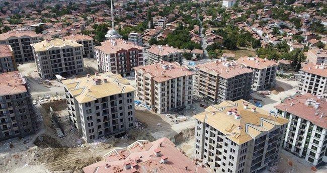 <p><strong>5.) İkinci daire için dönüşüm kredisinde faiz oranı değişecek mi?</strong><br />
</p>
<p>İlk daire için 0,79; diğeri için 0,89 oranla kredi verilecek.</p>