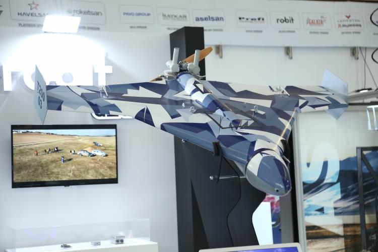 <p><strong>Sınırlarda 10 dakikada 15 metrelik hava kulesi kurulabiliyor</strong></p>

<p>Otonom Teknoloji, Air Tower ürününü ilk kez MRBS’de sergiledi. Hava ile şişirilebilen kule, maksimum 15 m yükseklikte 10 kilograma kadar taşıma kapasitesi sunuyor. </p>
