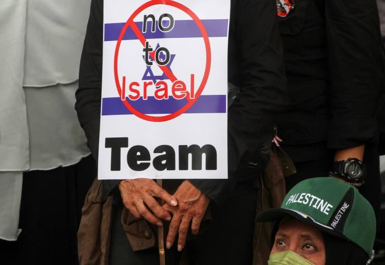 <p>Endonezya'da İsrail takımının FIFA 20 Yaş Altı Dünya Kupası'na katılımı protesto edildi.</p>
