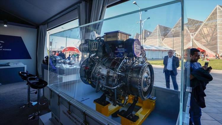 <p>"Bu motor belli olgunluğa ulaştı. Dayanıklılık testlerini de başarıyla tamamladı. TEI-PD170 motorunun kullanıldığı her alanda rahatlıkla kullanılabilecek. Birebir sığacak şekilde tasarladık. TEI-PD170'e göre sadece 8-10 kilo farkı var. Güç bakımından 170 beygirlik TEI-PD170'ten daha güçlü motor. Bu motora Uzak Doğu'daki bazı ülkelerden ciddi talep var. Pazarlık ediyoruz. Ancak birinci önceliğimiz milli ihtiyaçlar. Şu anda seri imalatta üretebildiğimiz kadar üretiyoruz. Yurt dışı ihracat potansiyeline de bakıyoruz."</p>