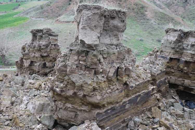 <p><strong>Kardeşim enkaz altında kalmıştı. 2 gün sonra bu çöküntüyü fark ettik.</strong></p>
