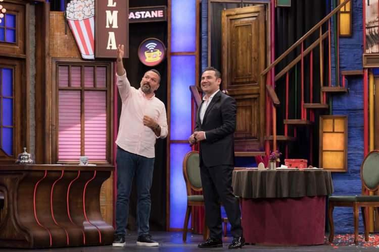 <p><em><span style="color:#4B0082"><strong>"Efendim iyi pazarlar. Dün 'Güldür Güldür' kanalımız Show TV'de yayındayken benim ayrıldığım gibi asılsız bir bilgi yayılmış. Bir yere gittiğimiz yok, git diyen de yok. Kanalımızda, bir parçası olmaktan gurur duyduğum programımızla devam ediyoruz. Hepinize sevgiler saygılar."</strong></span></em></p>

<p> </p>
