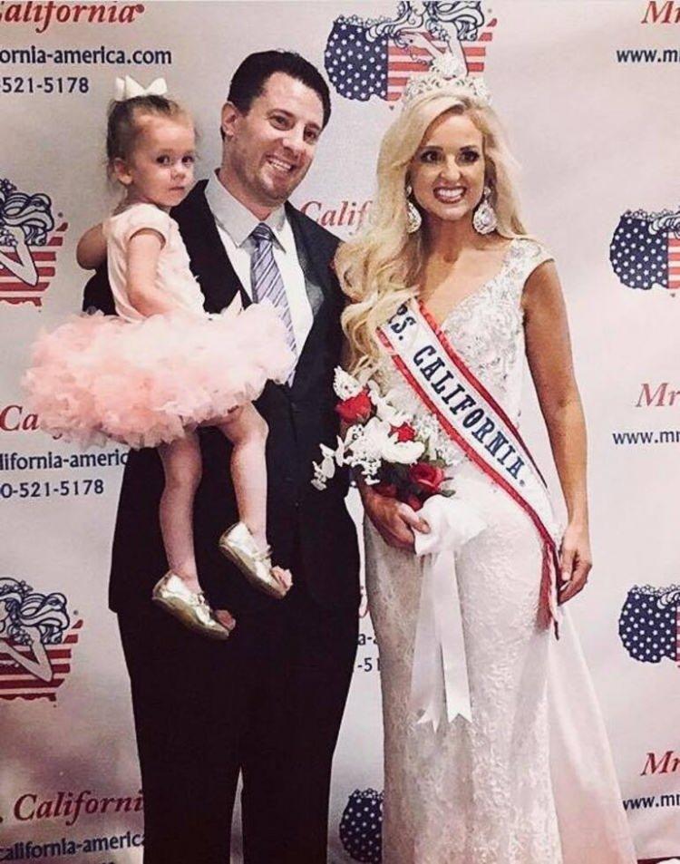 <p><span style="color:#2F4F4F"><strong>Saniyeler i&ccedil;inde yaşanan bu korkun&ccedil; olay anbean izleyicileri g&ouml;zleri &ouml;n&uuml;nde yaşandı. Nichelle Medina ve Rachel Kim arkadaşları yere yığılınca hemen yayını kestiler onun yanına koştular ve haber b&uuml;lteni yerine ekrana bant g&ouml;r&uuml;nt&uuml;ler yansıtıldı.</strong></span></p>

<p>&nbsp;</p>
