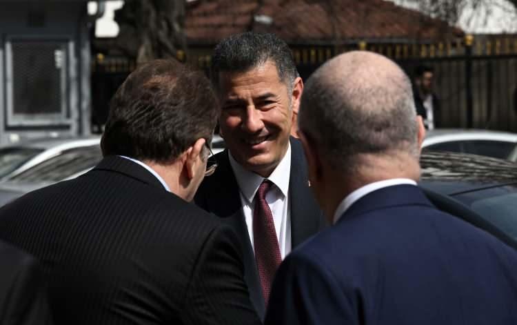 <p>SİNAN OĞAN</p>
