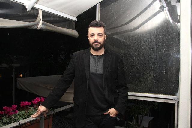 <p><span style="color:#000000"><strong>"İnsanların psikolojisi çok bozuk" diyerek sözlerine devam eden Kut, olası İstanbul depremine vurgu yaparak "İstanbul depremi için de bu böyle. Şu an bile acaba 'Ne olacak, ne yapacağız?' diye düşünüyoruz" ifadelerini kullandı.</strong></span></p>