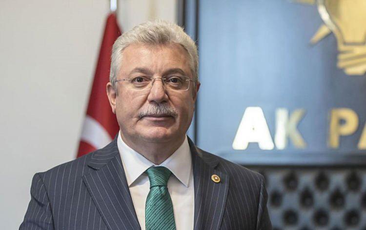 <p>Ak Parti Grup Başkan vekili Muhammet Emin Akbaşoğlu, emekliye zam düzenlemesinin önümüzdeki hafta için yasalaşarak Resmi Gazete için Başkan Erdoğan'ın onayına sunulacağını açıkladı.</p>
