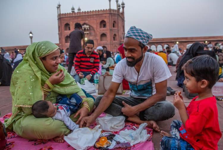 <p>Yeni Delhi, Hindistan: 14 saat</p>