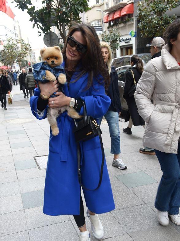 <p><strong>Luis Vuitton markalı olan köpek kıyafetine 'servet değerinde yatırım' cümleleri kuruldu.</strong></p>
