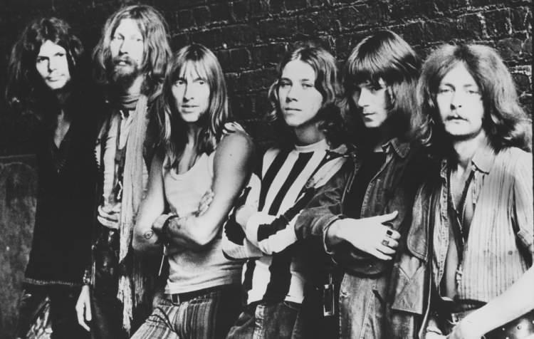 <p><span style="color:#008080"><strong>İngiltere'de bulunan Hawkwind ve Space Ritual adlı müzik guruplarının efsane gitaristi 71 yaşında sevenlerine veda etti. </strong></span></p>
<p> </p>