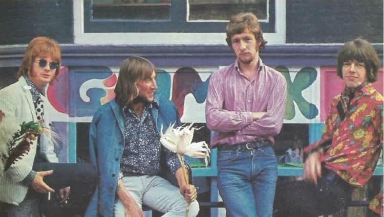 <p><span style="color:#000000"><strong>Hawkwind ve Space Ritual grupları ile tanınan İngiliz gitarist Mick Slattery 71 yaşında son nefesini verdi. Bir süredir sağlık sorunları yaşadığı bilinen Slattery'nın ölümüyle ilgili detaylı bilgi verilmedi.</strong></span></p>