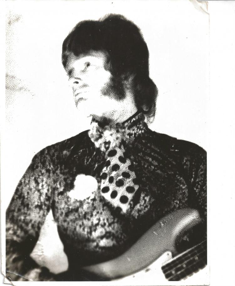 <p><span style="color:#008080"><strong>Anadolu Ajansı'nın haberine g&ouml;re; eski grubu Hawkwind'in sosyal medya hesaplarında yer alan yazılı a&ccedil;ıklamada, Slattery'nin bir hastalık sonucu 17 Mart'ta evinde vefat ettiği bildirildi. Hastalığına ilişkin ise bir detay verilmediği &ouml;ğrenildi.</strong></span></p>
