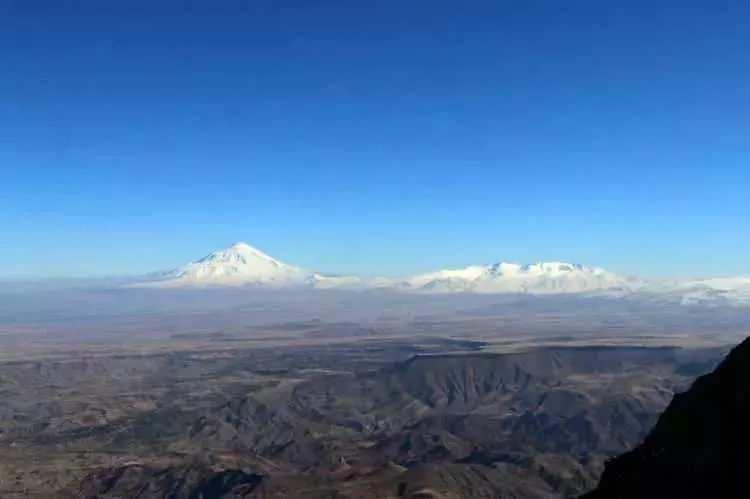 <p>Ağrı - 216 bin 859 kişi</p>

<p> </p>
