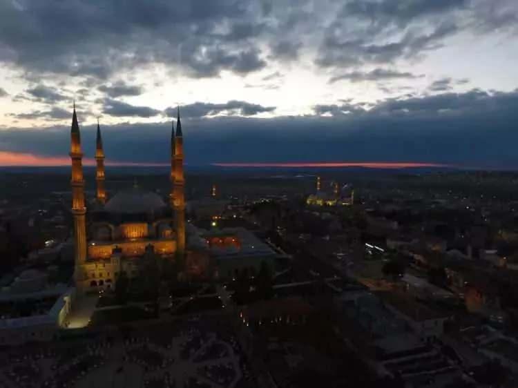 <p>Edirne - 105 bin 267 kişi</p>
<p> </p>