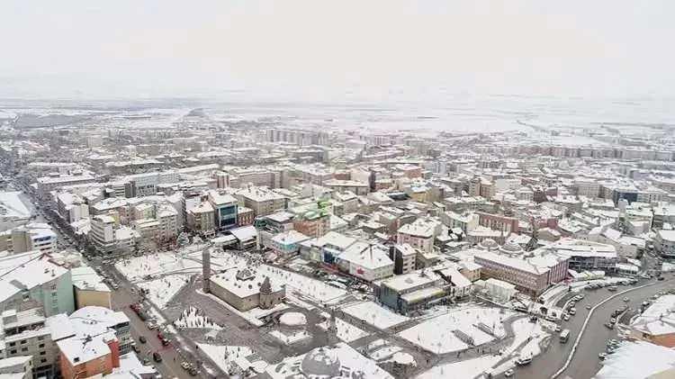 <p>Erzurum - 442 bin 107 kişi</p>
<p> </p>