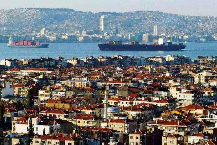 <p>İzmir - 71 bin 998 kişi</p>
