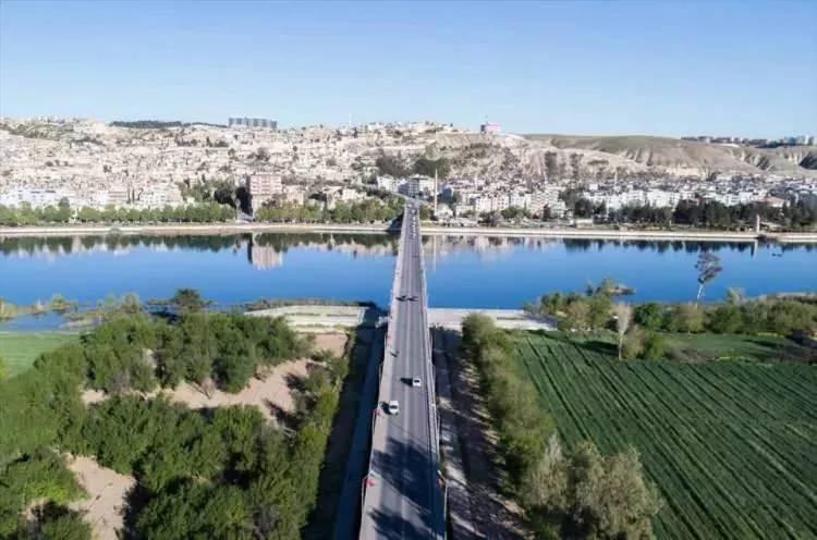 <p>Şanlıurfa - 151 bin 708 kişi</p>
<p> </p>