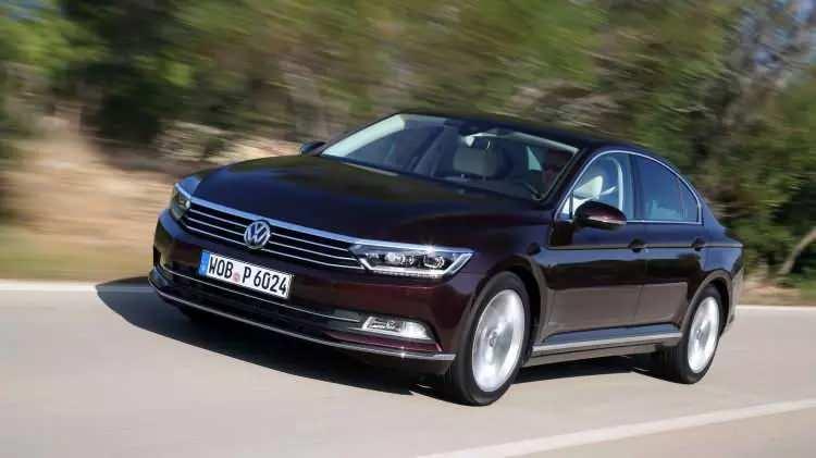 <p> 4 bin 422 satışla VW Passat,</p>