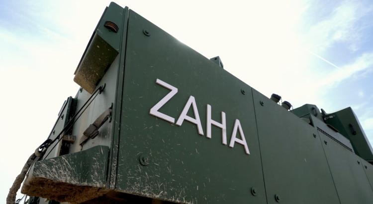 <p>FNSS, ZAHA ile ilgilenen birçok ülke ile ihracata yönelik görüşmeler de yürütüyor. Şirketin tanıtım ve pazarlama faaliyetlerine de başladığı ZAHA, Kasım 2022'de Endonezya'da düzenlenen Indo Defence Expo&Forum 2022 Fuarı'nda ilk kez yurt dışında sergilendi.</p>