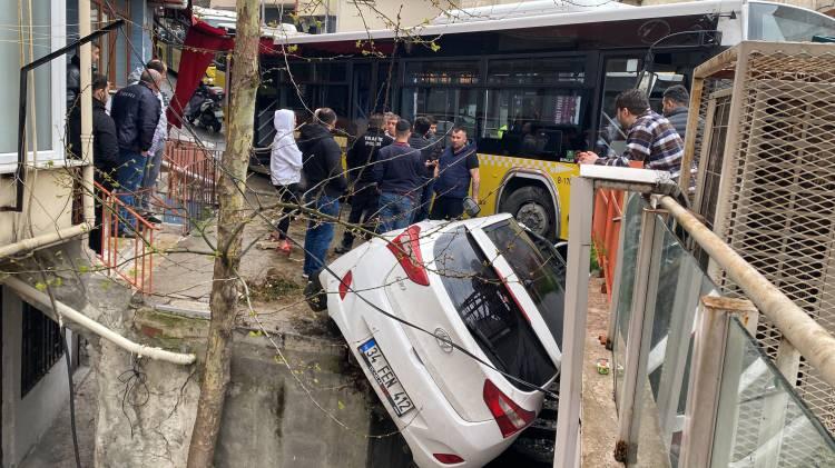 <p>Edinilen bilgiye göre, son duraktan kalkış yapan Sinan Aydın (60) yönetimindeki 34 HO 2525 plakalı özel halk otobüsünün (ÖHO) iddiaya göre frenleri boşaldı. </p>
