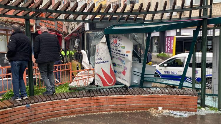 <p>Kısa s&uuml;rede olay yerine gelen polis ekipleri, &ccedil;evrede g&uuml;venlik &ouml;nlemi alarak &ccedil;alışma başlattı.</p>
