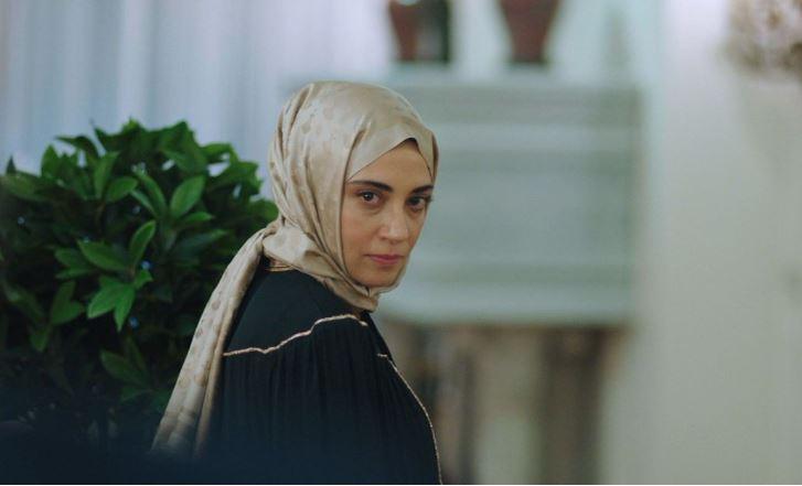 <p><strong>Ceren Yalazoğlu, dizinin konusunun gerçekçi olmasına şu sözlerle değindi; "Dizinin rahatsız eden tarafı bu kadar gerçekçi olması." ifadelerini kullandı.</strong></p>
