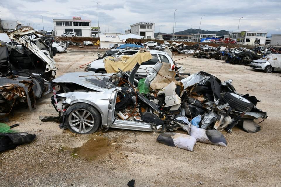 <p>Nurdağı Kaymakamlığınca 6 Şubat'taki depremlerden etkilenen ilçede yıkılan binaların enkazından çıkarılan araçlar için oto sanayi sitesinin yakınındaki arazide otopark oluşturuldu.</p>

<p> </p>
