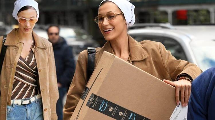 <p><span style="color:#000000"><strong>Son olarak Kahramanmaraş merkezli depremlerin ardından New York şehrindeki Türkevi'ni ziyaret eden Hadid, Türkiye'deki depremzedeler için yardım kutuları hazırlamıştı.</strong></span></p>
