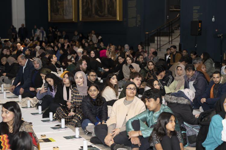 <div>Bu kapsamda İngiltere'deki 10 farklı şehirde ramazan boyunca iftar etkinlikleri düzenleyeceklerini belirten Salha, bu kentler arasında Londra, Birmingham, Manchester ve Cambridge'in de bulunduğunu ifade etti.</div>
<div> </div>