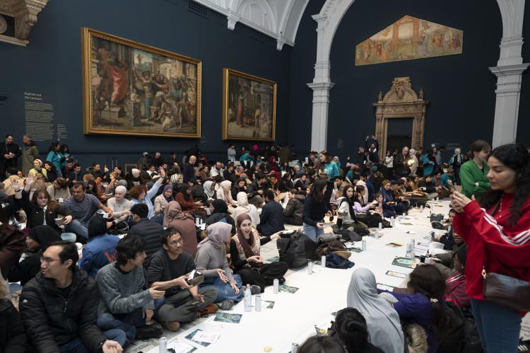 <p>Yardım kuruluşu Islamic Relief ile Türkiye ve Suriye'deki depremzedelere gıda desteğinde bulunmak için yardım topladıklarını da anlatan Salha, "Tüm Ramazan Çadırı Projesi olarak geçmiş olsun Türkiye ve hayırlı ramazanlar demek istiyorum." ifadelerini kullandı.</p>