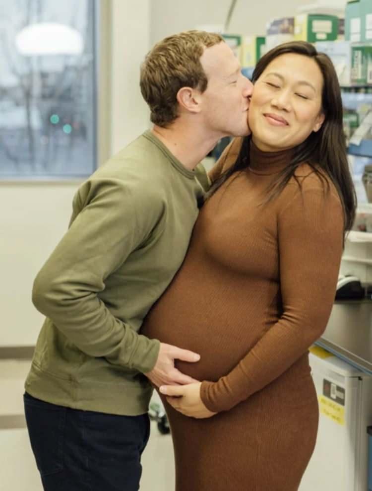 <p><strong>Facebook’un kurucusu Mark Zuckerberg ve eşi Priscilla Chan üçüncü kez anne baba olmaya hazırlanıyordu.</strong></p>

<p> </p>
