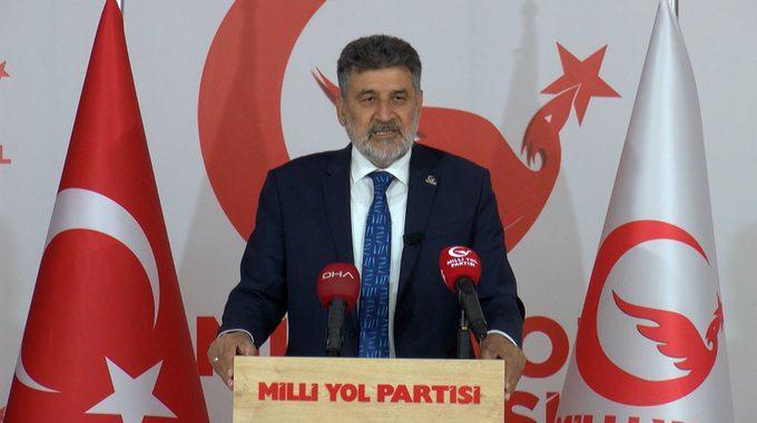 <p><strong>MİLLİ YOL PARTİSİ </strong></p>

<p>Milli Yol Partisi Genel Başkanı Remzi Çayır, 14 Mayıs seçimlerinde Cumhurbaşkanı adayı çıkarmama kararı aldıklarını açıkladı.</p>

<p> </p>

<p>ıllarca Büyük Birlik Partisi’nde (BBP), Cumhur İttifakı içerisinde siyaset yapan Remzi Çayır öncülüğünde 2021 yılında kurulan Milli Yol Partisi, bu zamana dek herhangi bir ittifak içerisinde yer almadı. Seçim sürecinde Yeniden Refah Partisi, Zafer Partisi, Doğru Parti gibi çok sayıda siyasi parti ile ittifak görüşmeleri gerçekleştiren Milli Yol'un bu temasları siyasi iş birliğine dönüşmedi.</p>
