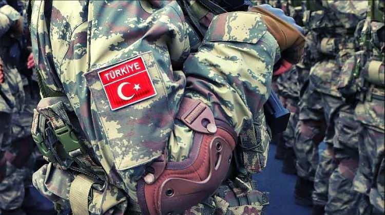 <p>Bu kapsamda, askerlik çağı, yoklama, celp ve sevk, muvazzaflık ve yedeklik dönemlerini içeren tüm işlemlere kolaylıkla erişebilecektir. Söz konusu hizmet ile askerlik çağına gelmiş gençlerimizden terhis olmuş vatandaşlarımıza kadar tüm süreci kapsayan askerlikle ilgili iş ve işlemler dijital ortamda tek nokta üzerinden yapılabilecektir."</p>
