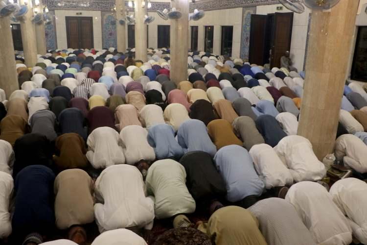 <p>Muhammed, namaz öncesi A yaptığı açıklamada, geçen ay Türkiye ve Suriye'yi etkileyen depremden üzüntü duyduklarını belirtti.</p>